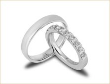 Burma sa dijamantima izradjena od belog zlata Burma sa dijamantima izradjena od belog zlata